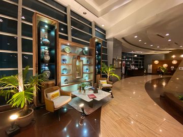 Spacious 3 bedroom apartment with stunning view near Robinsons Place Manila