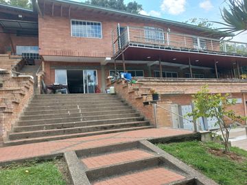 VENDO FINCA DE UNA HECTÁREA ENTRE GIRARDOTA Y BARBOSA ANTIOQUIA