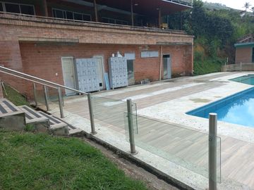VENDO FINCA DE UNA HECTÁREA ENTRE GIRARDOTA Y BARBOSA ANTIOQUIA