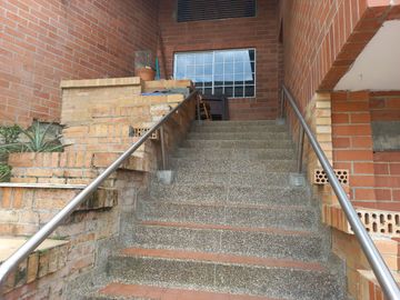 VENDO FINCA DE UNA HECTÁREA ENTRE GIRARDOTA Y BARBOSA ANTIOQUIA