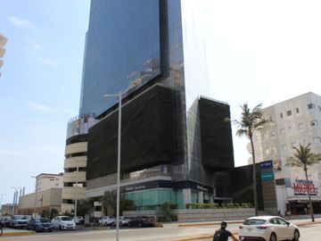 Vendo piso 12 completo de la TORRE AMERICAS  BOCA DEL RIO.VER.