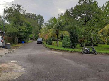 Lakeside House Sekupang: Luxury Residence in Shangrila Garden for Sale