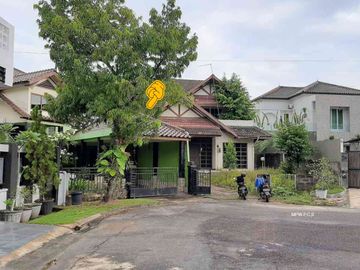 Lakeside House Sekupang: Luxury Residence in Shangrila Garden for Sale