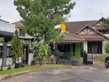 Lakeside House Sekupang: Luxury Residence in Shangrila Garden for Sale