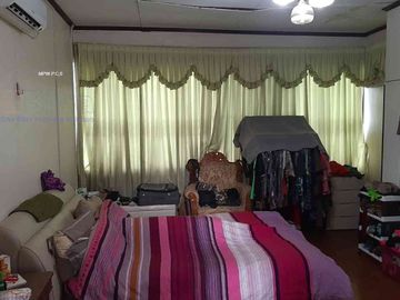 Lakeside House Sekupang: Luxury Residence in Shangrila Garden for Sale