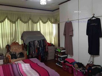 Lakeside House Sekupang: Luxury Residence in Shangrila Garden for Sale