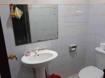 Lakeside House Sekupang: Luxury Residence in Shangrila Garden for Sale