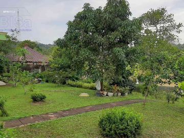 Lakeside House Sekupang: Luxury Residence in Shangrila Garden for Sale