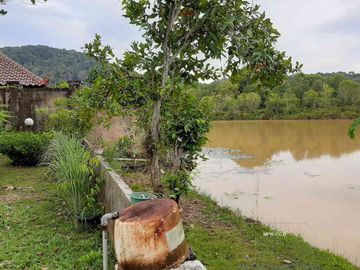 Lakeside House Sekupang: Luxury Residence in Shangrila Garden for Sale