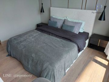 MRT 0 メートルの高級コンドミニアム、シンハー コンプレックスのエッセにある賃貸用の 1 ベッドルーム ユニット。バスタブ付きの広々としたレイアウト。家具完備で即入居可能です。  MRT 0 meter luxury condo 1 Bedroom unit for rent in The Es