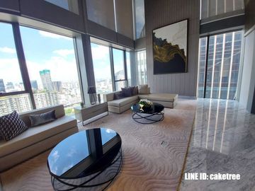 MRT 0 メートルの高級コンドミニアム、シンハー コンプレックスのエッセにある賃貸用の 1 ベッドルーム ユニット。バスタブ付きの広々としたレイアウト。家具完備で即入居可能です。  MRT 0 meter luxury condo 1 Bedroom unit for rent in The Es