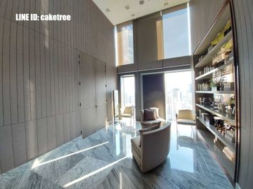 MRT 0 メートルの高級コンドミニアム、シンハー コンプレックスのエッセにある賃貸用の 1 ベッドルーム ユニット。バスタブ付きの広々としたレイアウト。家具完備で即入居可能です。  MRT 0 meter luxury condo 1 Bedroom unit for rent in The Es