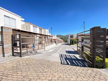 CASA EN VENTA EN CONDOMINIO CON ALBERCA, AMENIDADES, SEGURIDAD