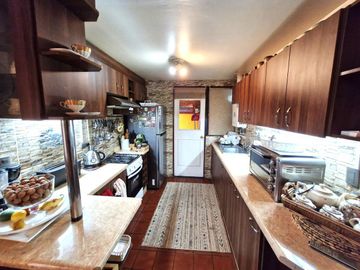 Casa en Alonso de Villanueva $ 180.000.000.-