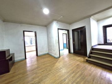 Casa Isla Teja vista hacia la costanera $ 1.500.000.000.-
