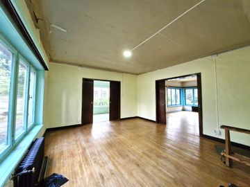 Casa Isla Teja vista hacia la costanera $ 1.500.000.000.-