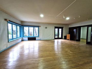 Casa Isla Teja vista hacia la costanera $ 1.500.000.000.-