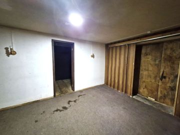 Casa Isla Teja vista hacia la costanera $ 1.500.000.000.-