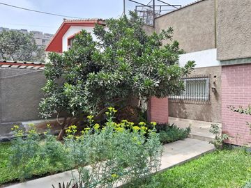 VENTA DE AMPLIA CASA EN URB. SAN IGNACIO DE MONTERRICO EN SURCO