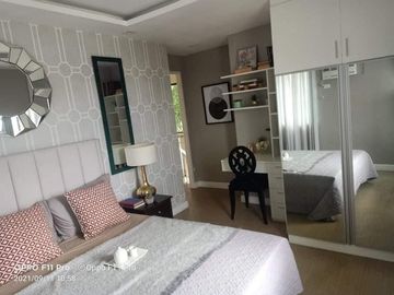 HOUSE AND LOT FOR SALE IN PARKLANE VERMOSA