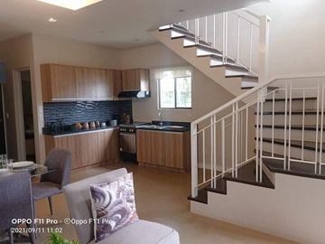 HOUSE AND LOT FOR SALE IN PARKLANE VERMOSA