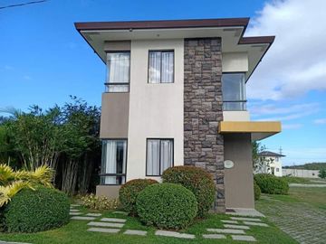 HOUSE AND LOT FOR SALE IN PARKLANE VERMOSA