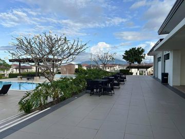 HOUSE AND LOT FOR SALE IN PARKLANE VERMOSA
