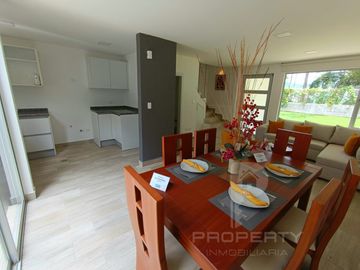 Casa en venta 3 dormitorios Valle de los Chillos CRÉDITO VIP Con Piscina. Conocoto La Salle.