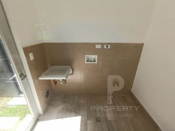 Casa en venta 3 dormitorios Valle de los Chillos CRÉDITO VIP Con Piscina. Conocoto La Salle.