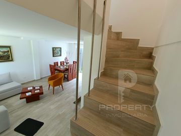 Casa en venta 3 dormitorios Valle de los Chillos CRÉDITO VIP Con Piscina. Conocoto La Salle.