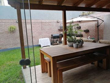 Oferta! Vendo hermosa casa remodelada en calle residencial en San Borja !