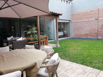 Oferta! Vendo hermosa casa remodelada en calle residencial en San Borja !