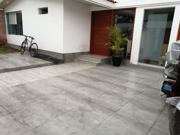 Oferta! Vendo hermosa casa remodelada en calle residencial en San Borja !