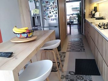 Oferta! Vendo hermosa casa remodelada en calle residencial en San Borja !