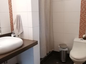 Oferta! Vendo hermosa casa remodelada en calle residencial en San Borja !