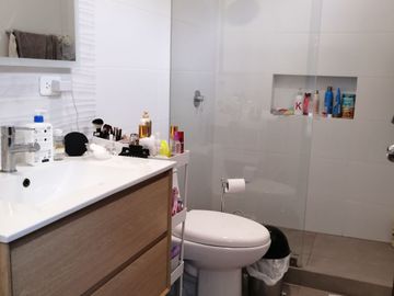 Oferta! Vendo hermosa casa remodelada en calle residencial en San Borja !