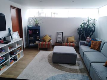 Oferta! Vendo hermosa casa remodelada en calle residencial en San Borja !