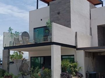 Casa en Venta en privada de 16 casa con alberca a 15 minutos de Cuernavaca Morelos