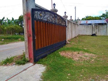 SemiFurnished 5BR House & Lot 10 min to the  beach Php13M
