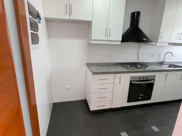 SE VENDE LINDO DUPLEX + ESTACIONAMIENTO, EN AV. JULIO C. TELLO CUADRA 10, URB. RISSO - LINCE