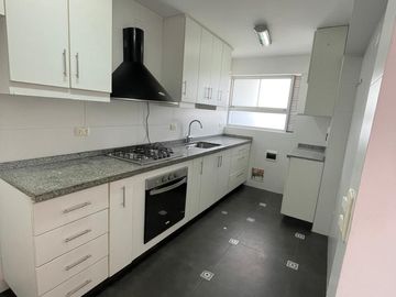 SE VENDE LINDO DUPLEX + ESTACIONAMIENTO, EN AV. JULIO C. TELLO CUADRA 10, URB. RISSO - LINCE