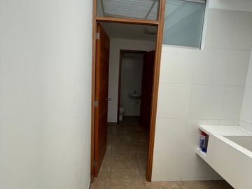 SE VENDE LINDO DUPLEX + ESTACIONAMIENTO, EN AV. JULIO C. TELLO CUADRA 10, URB. RISSO - LINCE