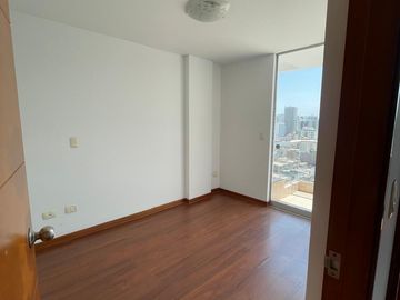 SE VENDE LINDO DUPLEX + ESTACIONAMIENTO, EN AV. JULIO C. TELLO CUADRA 10, URB. RISSO - LINCE