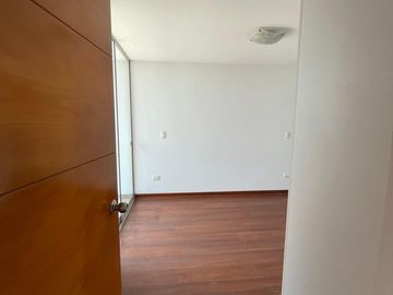 SE VENDE LINDO DUPLEX + ESTACIONAMIENTO, EN AV. JULIO C. TELLO CUADRA 10, URB. RISSO - LINCE