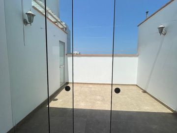 SE VENDE LINDO DUPLEX + ESTACIONAMIENTO, EN AV. JULIO C. TELLO CUADRA 10, URB. RISSO - LINCE