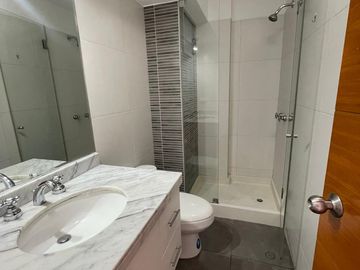 SE VENDE LINDO DUPLEX + ESTACIONAMIENTO, EN AV. JULIO C. TELLO CUADRA 10, URB. RISSO - LINCE
