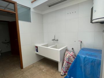SE VENDE LINDO DUPLEX + ESTACIONAMIENTO, EN AV. JULIO C. TELLO CUADRA 10, URB. RISSO - LINCE