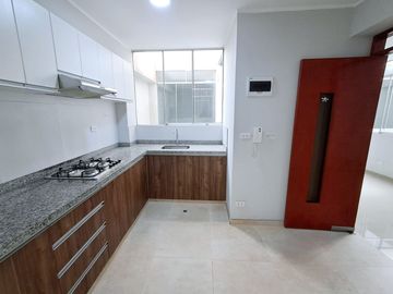 Vendo Dpto. Ate en Urbanización Los Portales - Prolongación Javier Prado Este.