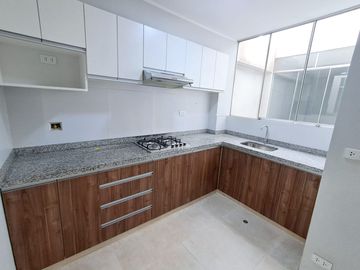 Vendo Dpto. Ate en Urbanización Los Portales - Prolongación Javier Prado Este.