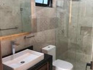 CASA CON CUARTA RECAMARA Y BAÑO COMPLETO  EN PLANTA BAJA EN LOMAS DE CAMPANARIO NORTE